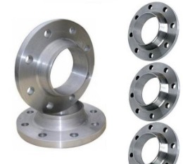 Фланцы крепеж. Фланцы стальные используются в монтаже трубопроводной арматуры, на сегодняшний день самый долговечный и надежный способ крепления трубопроводной арматуры. В системах пароконденсата, агрессивных средах - способ крепления на фланцах позволяет быстро заменить вышедшее из строя оборудования на долго не останавливая систему, открутив крепежные метизы и заменив прокладку. Все оборудование предлагаемое Компанией ПАСАДОР крепится фланцами по ГОСТ 12821, ГОСТ 12820, принятом во всем мире как универсальный стандарт фланцевых соединений трубопроводов. Материал изготовления фланцев стандартного исполнения для оборудования тепло водо газовых систем исполняется из марки стали ст20.   Способы изготовления: Фланцы стальные изготавливаются методом горячей штамповки или поковок на кузнечных молотах и прессах усилием в среднем до 4500 Дж с последующим сверлением отверстий под крепежные элементы и обработкой зеркал и краев вальцевания на токарных полуавтоматических станках. Так же есть ряд Российских заводов производящих фланцы маленьких диаметров методом точения, которые используются на оборудовании высокого давления в системах пароконденсата и охлаждения.  Компания "Тех01" поставляет со склада в Москве весь необходимый ассортимент стальных фланцев для трубопроводной арматуры Российских и Европейских производителей.